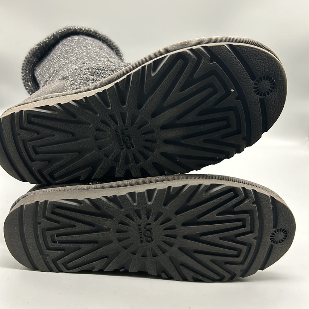 UGG Classic Carry II Knit Boot in Grey Size 9 - Picture 5 of 9